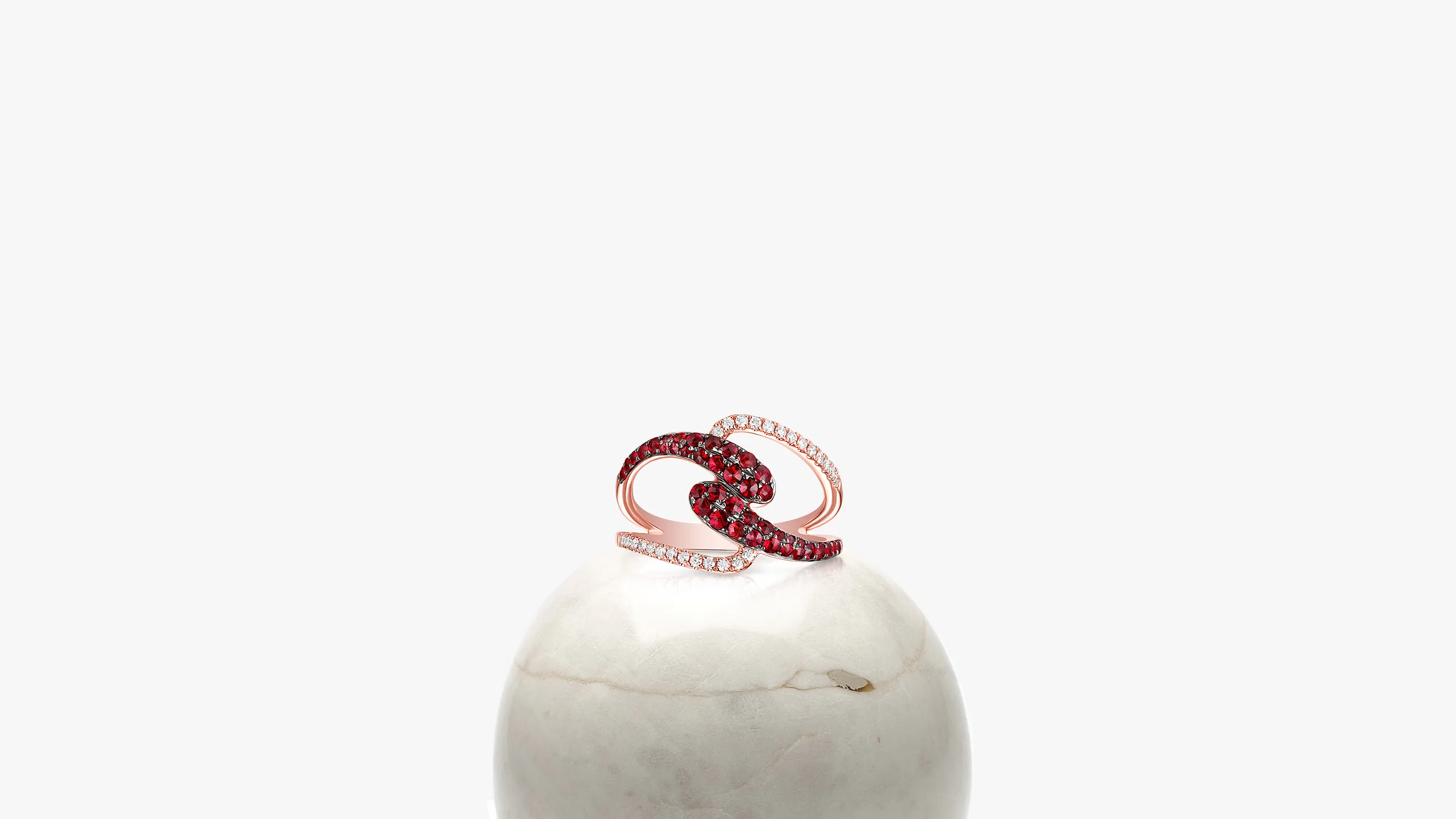 Garnet jewellery gold ring with red garnets and diamonds